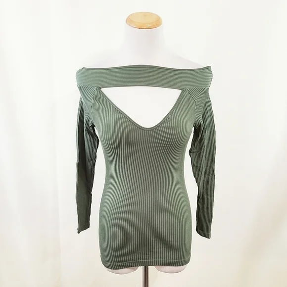 Intimately Free People Find Me Cut Out Off Shoulder Ribbed Top green size M / L - Picture 4 of 8